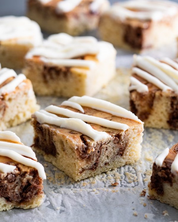 Brown sugar cinnamon roll cake
