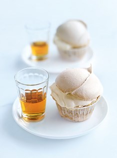 Brown sugar cupcake Pavlovas