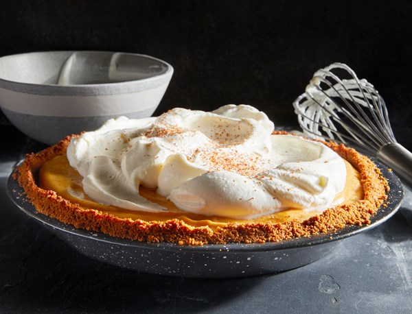 Brown sugar gingersnap pumpkin chiffon pie
