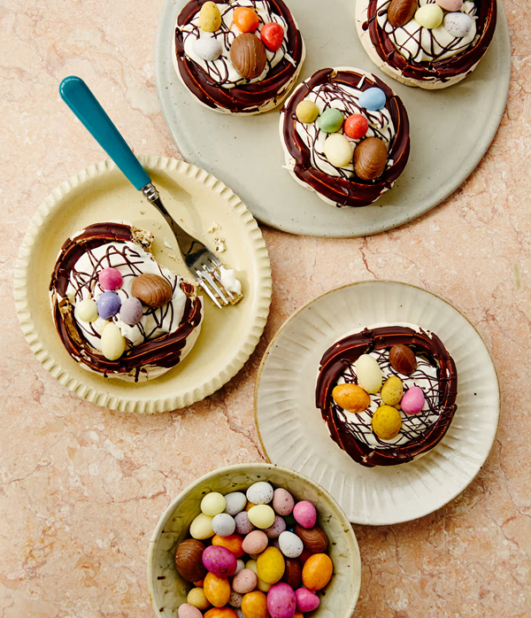 Brown sugar meringue nests