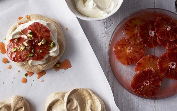 Brown-sugar meringues with blood oranges