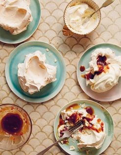 Brown sugar meringues with chilli & tamarind