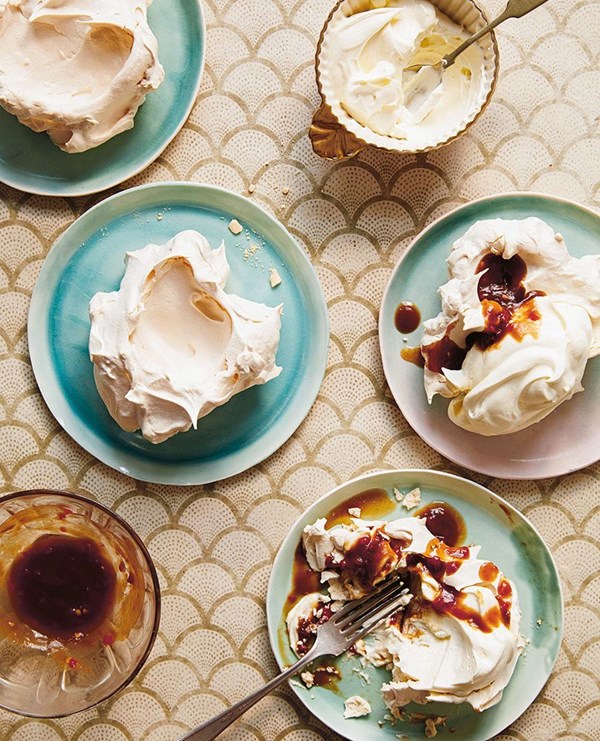 Brown sugar meringues with chilli & tamarind 