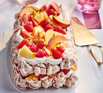 Brown sugar Pavlova with fruit