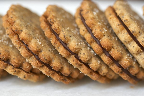 Brown sugar sandwich cookies