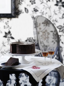 Brown sugar sponge cake with caramel pears