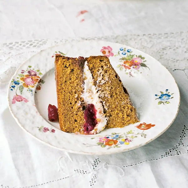 Brown sugar Victoria sponge