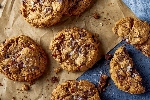 Browned-butter chocolate chip cookies with ground oats