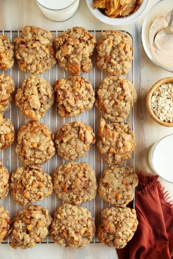 Browned butter oatmeal apple cookies