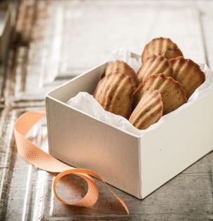 Browned butter pecan madeleines