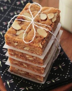 Browned butter toffee almond blondies