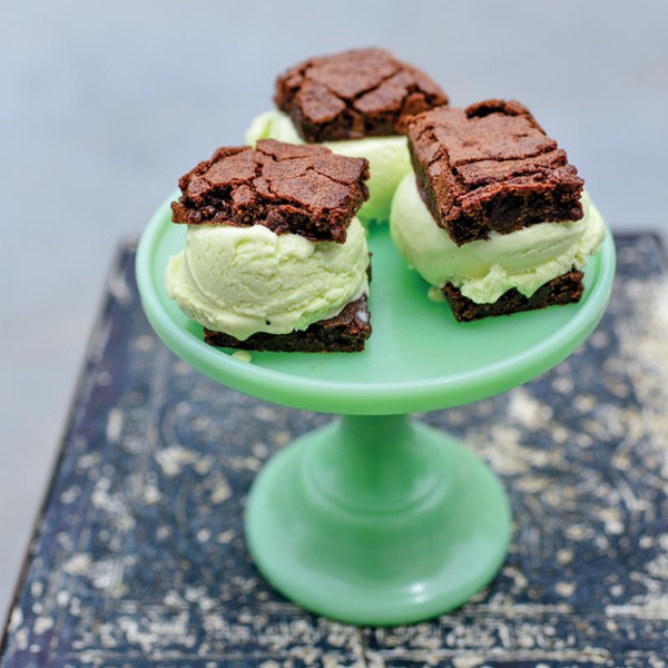 Brownie and pistachio ice cream sandwich