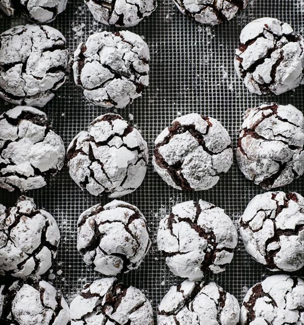 Brownie crinkle cookies