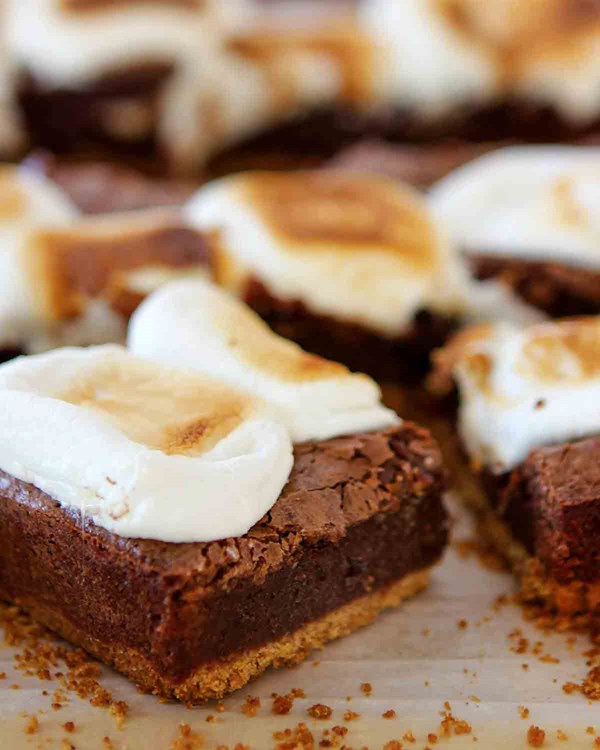 Brownies with marshmallow topping