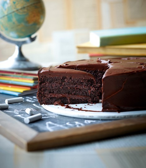 Bruce Bogtrotter's chocolate cake