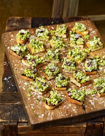 Bruschetta with broad beans, pecorino, mint and Taggiasche olives