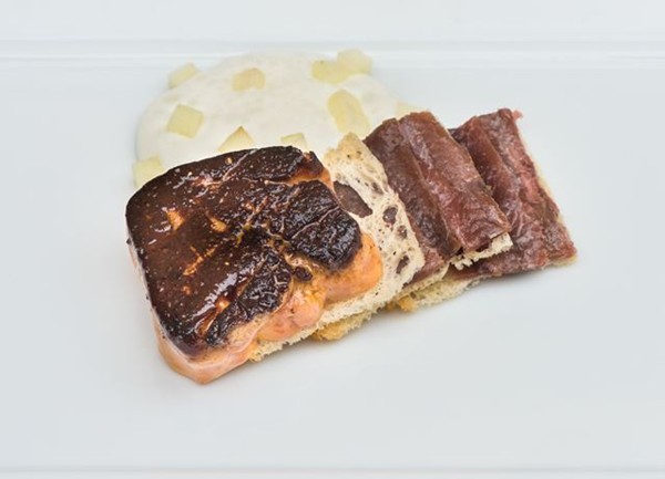 Bruschetta with foie gras, anchovies from the Cantabrian sea, apples and Monte Accas cheese mousse