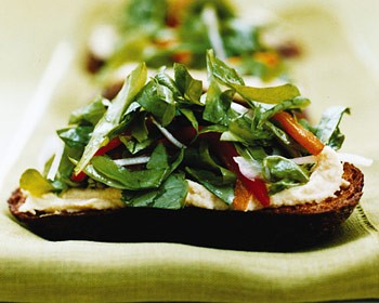 Bruschette with chickpea puré and chopped arugula salad