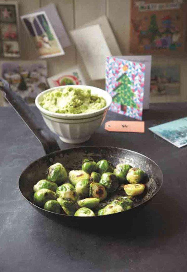 Brussels sprout purée with cream and nutmeg