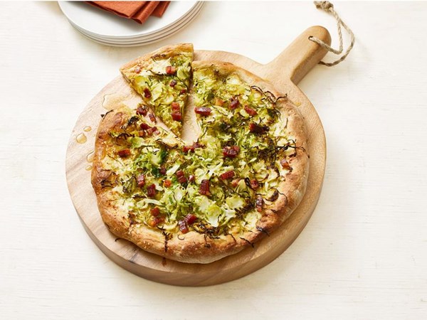 Brussels sprouts pizza carbonara 