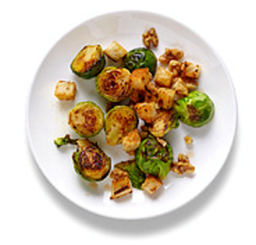 Brussels sprouts with walnuts and croutons