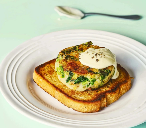 Bubble & squeak with Hollandaise on fried bread
