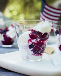 Bubble sundaes with peach-blueberry compote