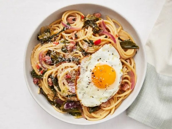 Bucatini with bacon, eggs and escarole 