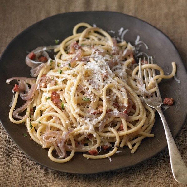 Bucatini with caramelized onions and pancetta (Bucatini con cipolle e pancetta)