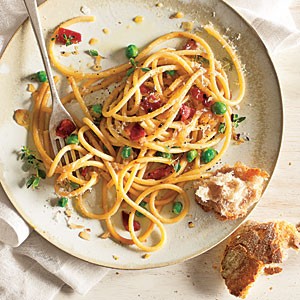 Bucatini with green peas and pancetta