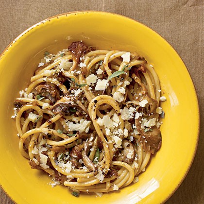 Bucatini with mushrooms