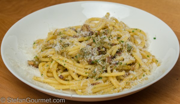 Bucatini with onion sauce (Bucatini alla cipolle)