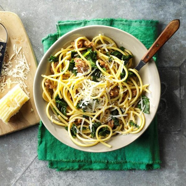 Bucatini with sausage & kale 