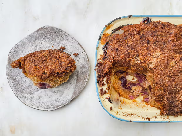 Buckle cake with streusel topping