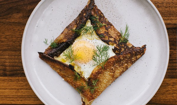 Buckwheat crepes with creamy leeks and baked eggs