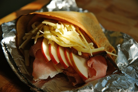 Buckwheat crepes with ham, Comte cheese and apple