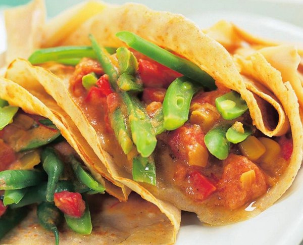 Buckwheat crêpes with spicy green bean filling