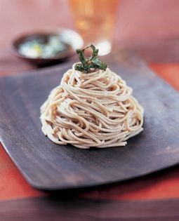 Buckwheat noodles with dipping sauce