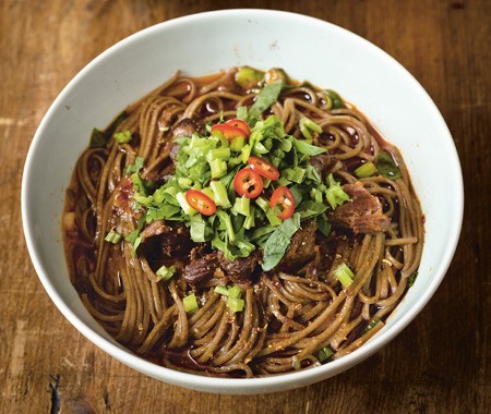 Buckwheat noodles with red-braised beef (Niu tou qiao mian)
