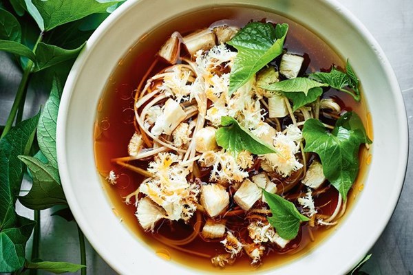 Buckwheat noodles with snowflake mushrooms