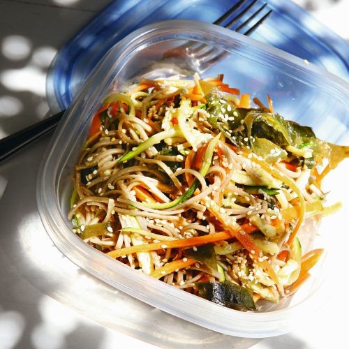 Buckwheat noodles with wakame and ginger