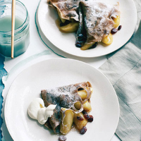Buckwheat pancakes with apples and Calvados cream