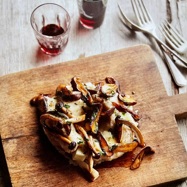 Buckwheat polenta with mushrooms & Gorgonzola (Polenta taragna con funghi e Gorgonzola)