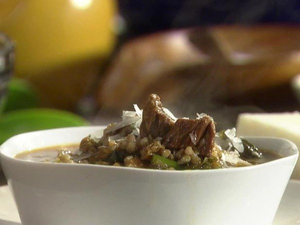 Buckwheat stoup with porcini, beef & kale