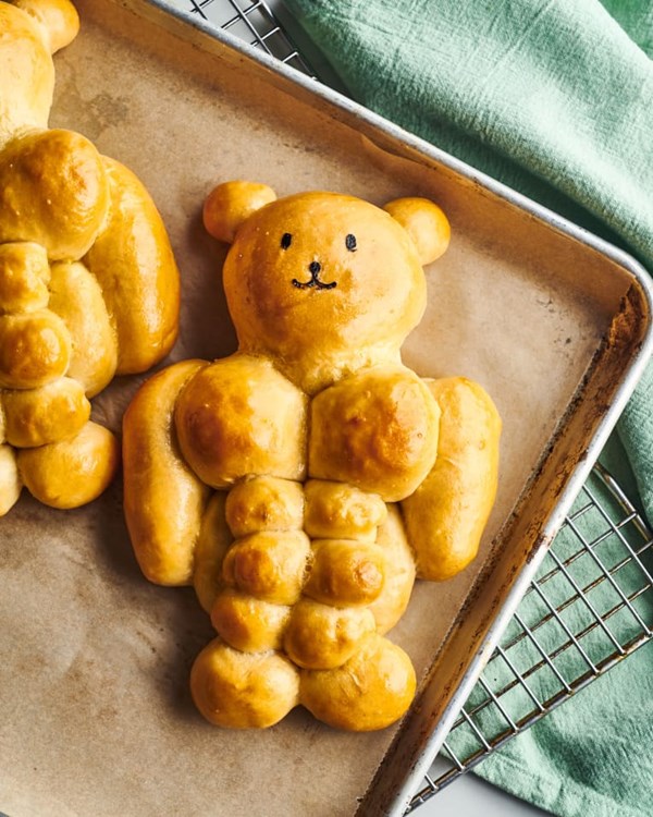 Buff bear bread