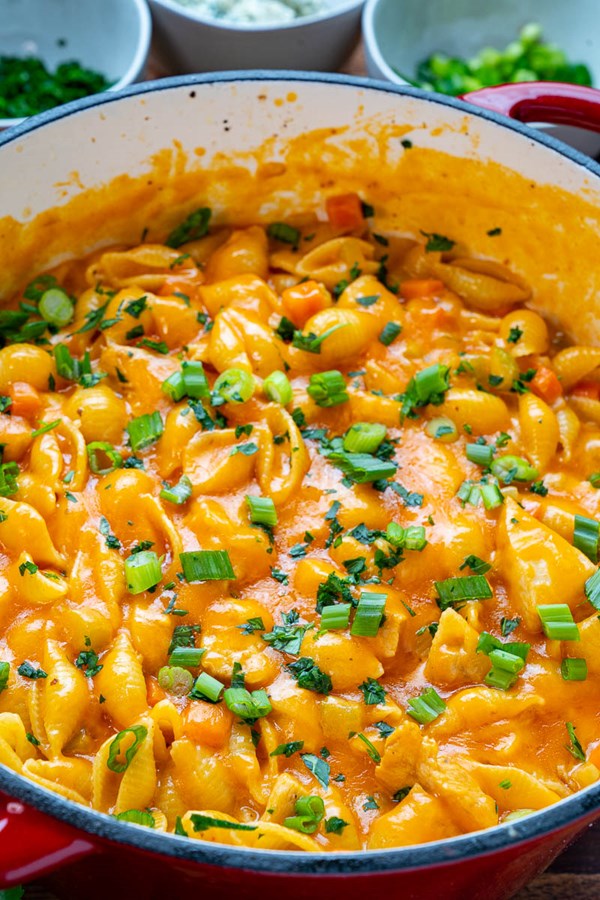 Buffalo chicken mac and cheese