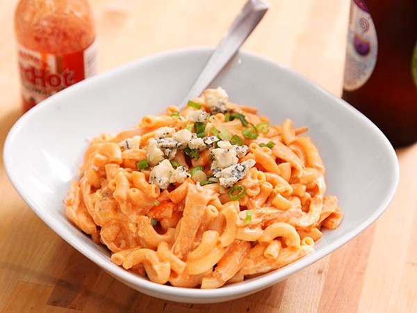 Buffalo chicken macaroni and cheese