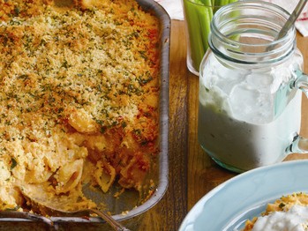 Buffalo chicken macaroni with buttermilk blue cheese sauce