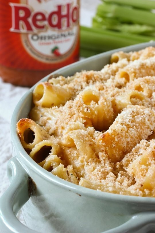 Buffalo chicken pasta bake