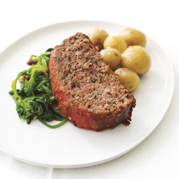 Buffalo meatloaf with spinach and roasted baby potatoes